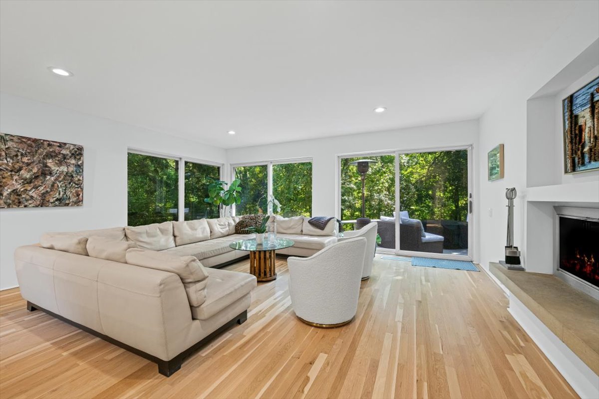 625 Sheridan Road Highland Park, IL 60035 - Photo 10 of 26 a living room with furniture and a large window