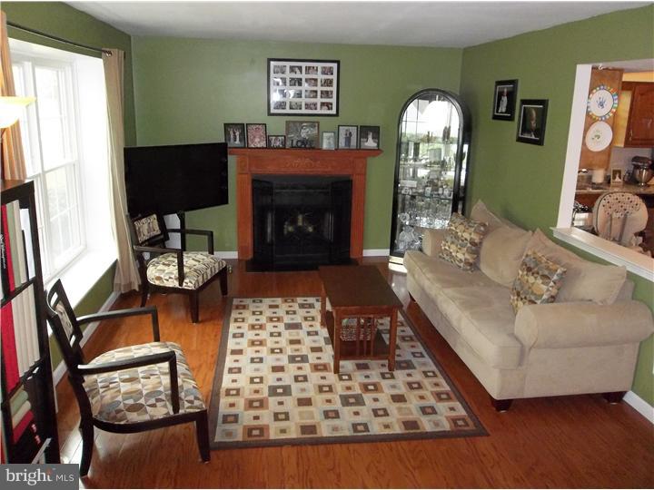 4 Jupiter Drive Sewell, NJ 08080 - Photo 3 of 22 Living Room