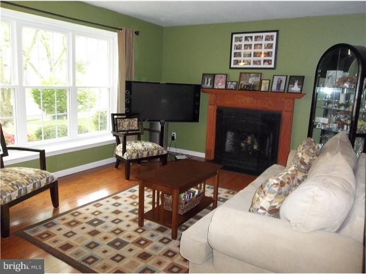4 Jupiter Drive Sewell, NJ 08080 - Photo 4 of 22 Living Room