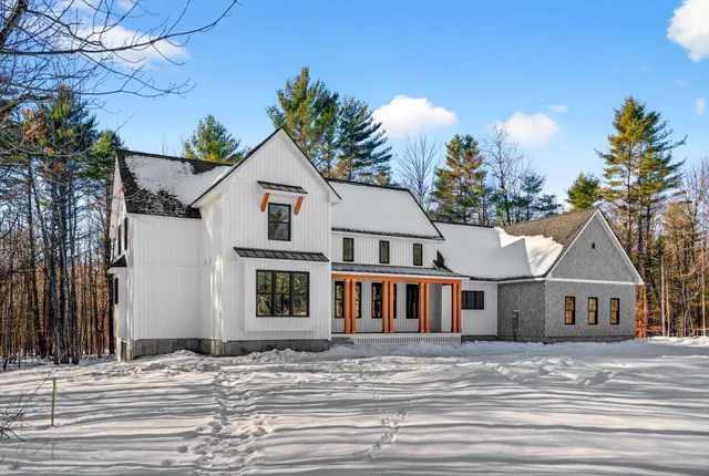 $1,550,000 | 92 Town Farm Road, North Yarmouth, ME 04097