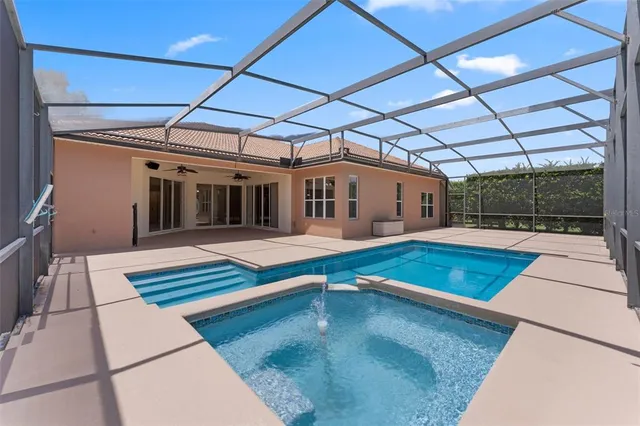 a view of a backyard