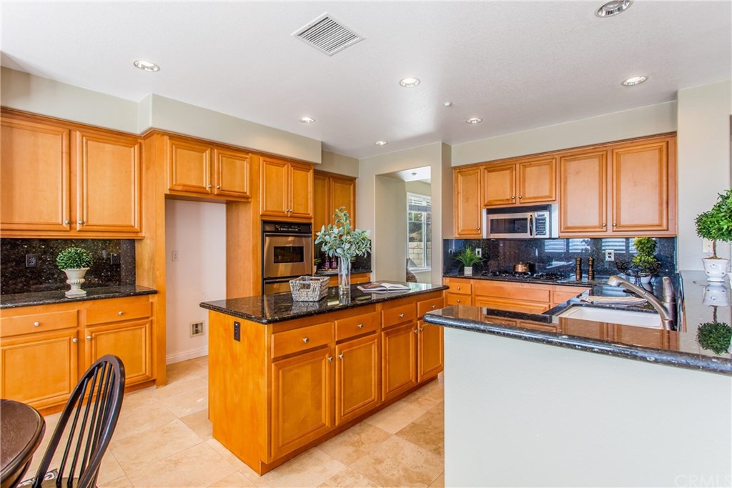 29357 Bacon Lane Highland, CA 92346 - Photo 16 of 74