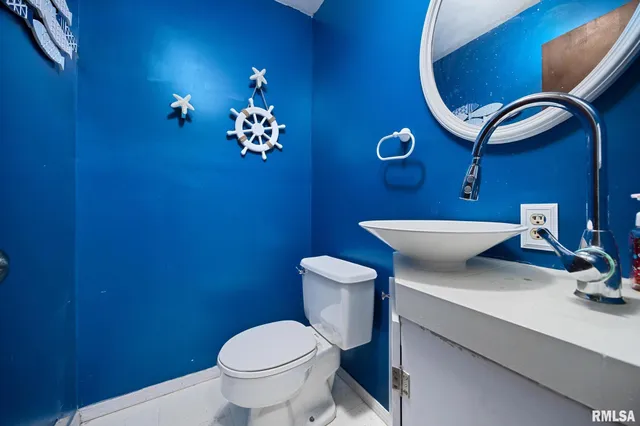 $249,900 | 228 East Far Hills Drive, East Peoria, IL 61611