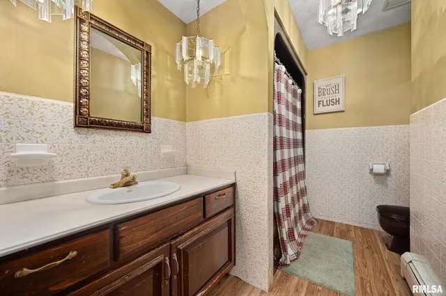 $249,900 | 228 East Far Hills Drive, East Peoria, IL 61611