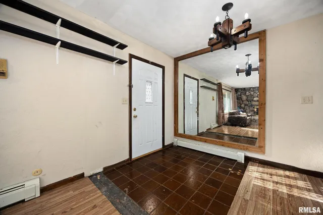 $249,900 | 228 East Far Hills Drive, East Peoria, IL 61611