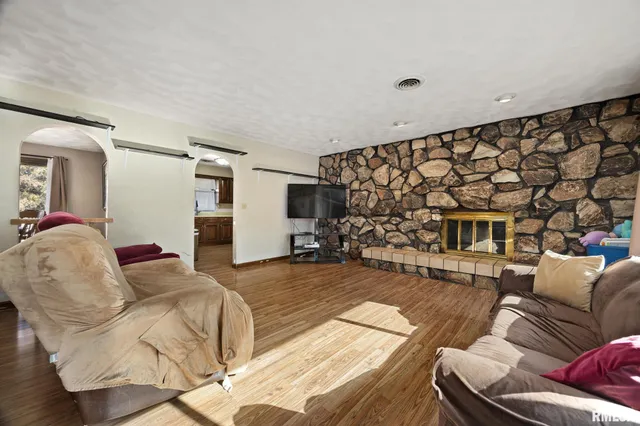 $249,900 | 228 East Far Hills Drive, East Peoria, IL 61611