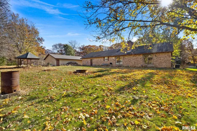 $249,900 | 228 East Far Hills Drive, East Peoria, IL 61611