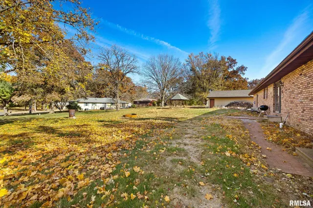 $249,900 | 228 East Far Hills Drive, East Peoria, IL 61611