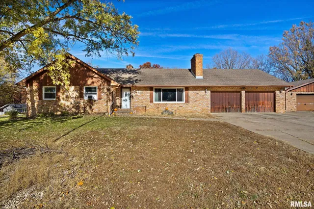 $249,900 | 228 East Far Hills Drive, East Peoria, IL 61611