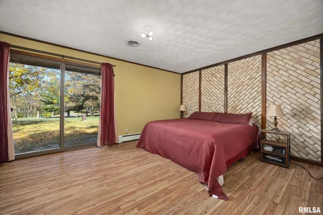 $249,900 | 228 East Far Hills Drive, East Peoria, IL 61611