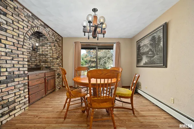 $249,900 | 228 East Far Hills Drive, East Peoria, IL 61611