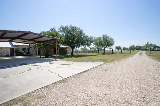 $3,300 | 4692 South E River Road, Martindale, TX 78655