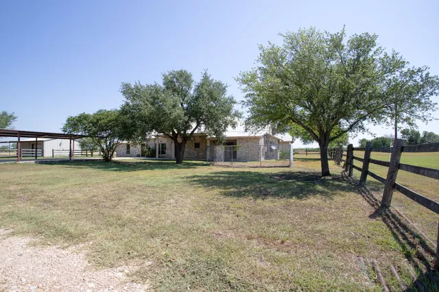 $3,300 | 4692 South E River Road, Martindale, TX 78655