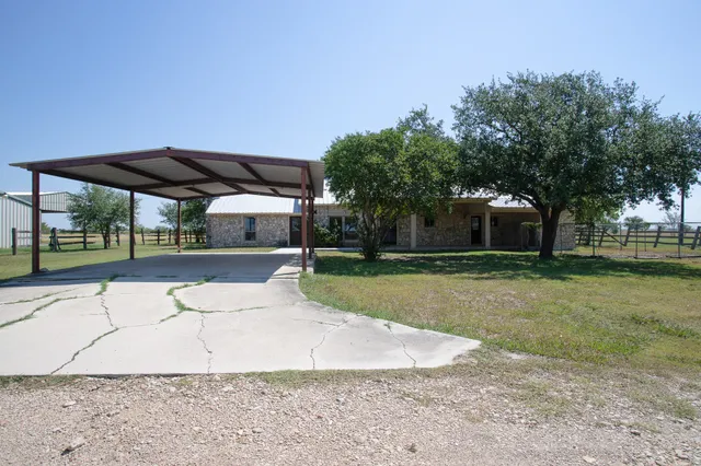 $3,300 | 4692 South E River Road, Martindale, TX 78655