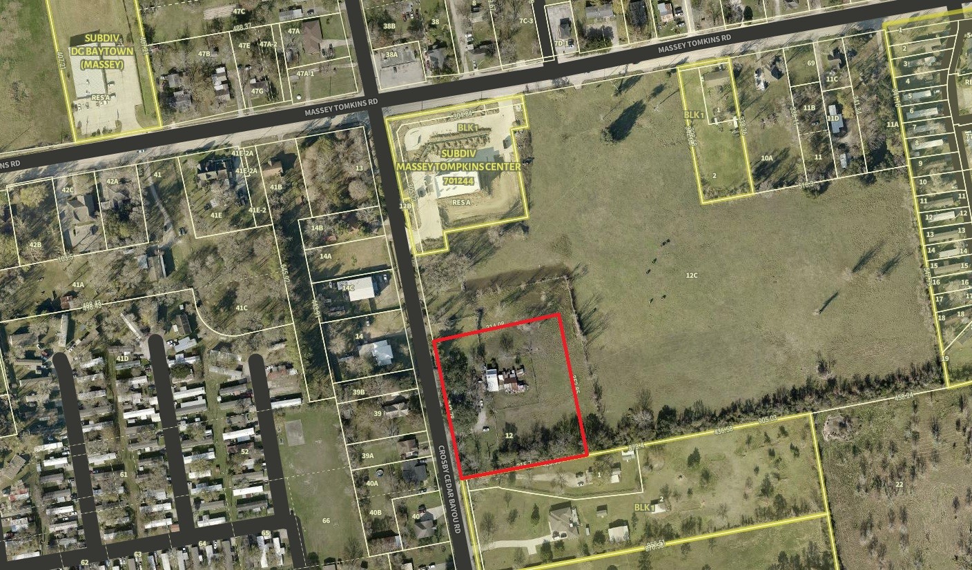 3610 Crosby Cedar Bayou Road Baytown, TX 77521 - Photo 2 of 3 a bathroom with a shower