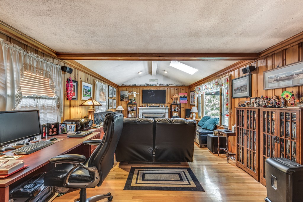 7 Springvale Road Reading, MA 01867 - Photo 8 of 30 Gallery Image 8