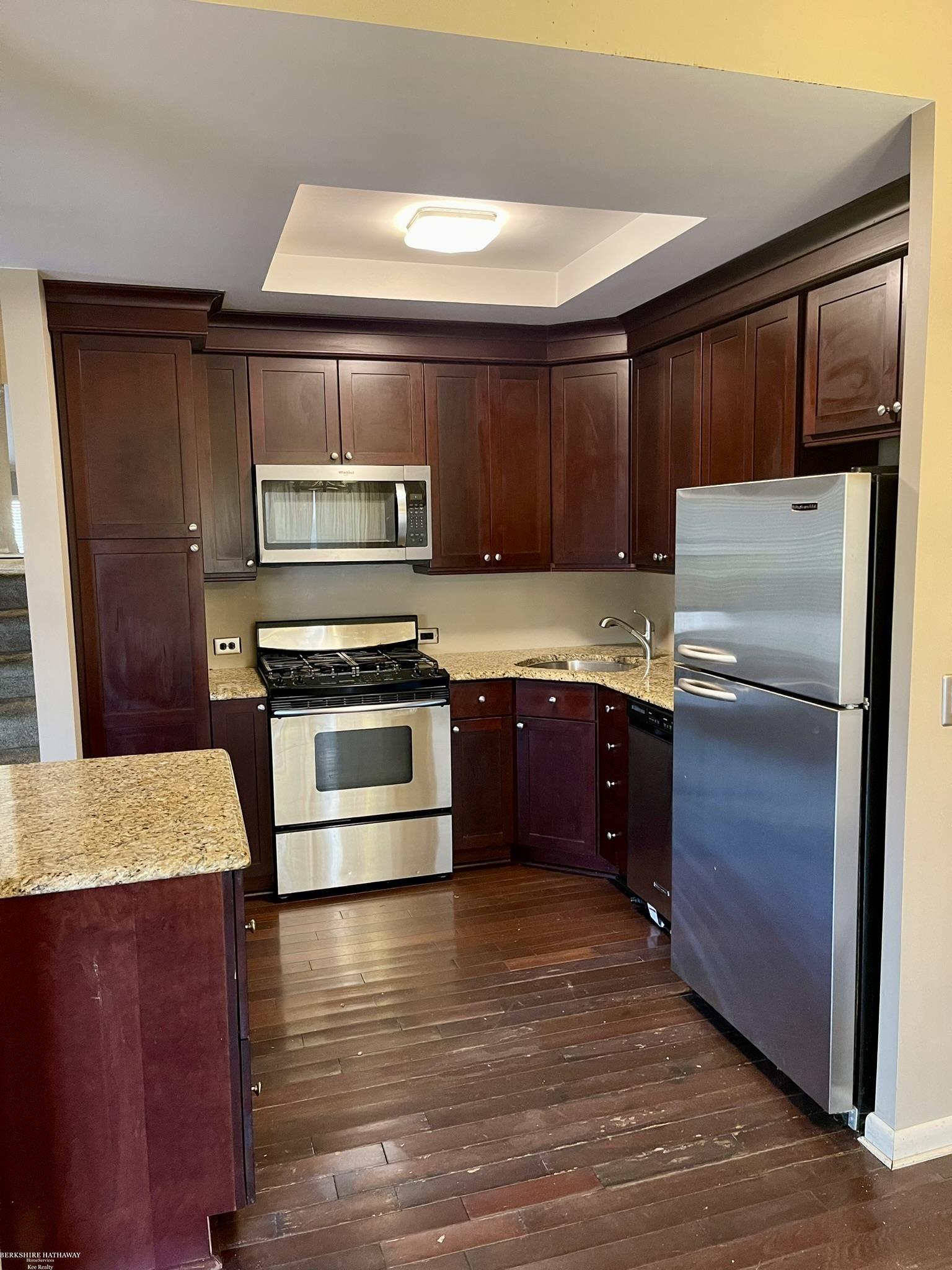 891 Lafayette Court Rochester, MI 48307 - Photo 8 of 27 50167682-03ece655-3d35-4498-987c-8f9d74440f47.JPG