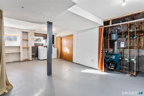 a view of empty room with closet