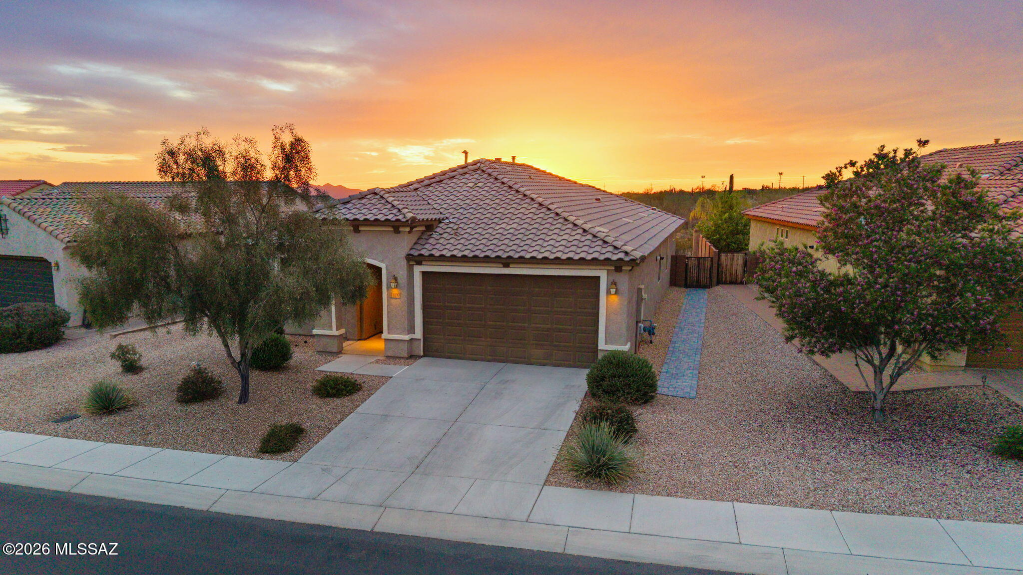 11899 North Raphael Way Tucson, AZ 85742 - Photo 4 of 36