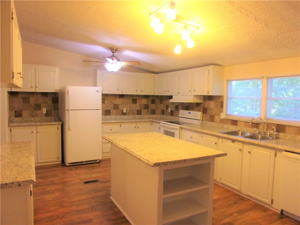 131 View Point Road Pickens, SC 29671 - Photo 5 of 38