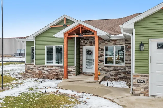 $689,900 | 1667 Torchwood Trail, De Pere, WI 54115