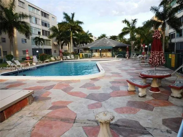 $1,830 | 219 Northeast 14th Avenue, Unit 404, Hallandale Beach, FL 33009