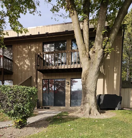 a view of a entrance gate of the house