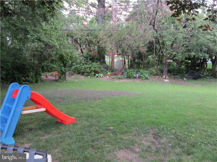 18 Barbara Drive Springfield, PA 19064 - Photo 13 of 19 Back Yard
