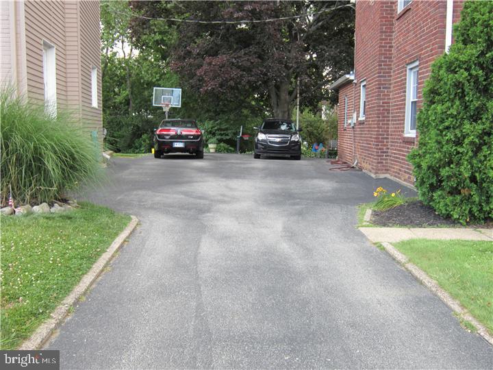 18 Barbara Drive Springfield, PA 19064 - Photo 18 of 19 Driveway