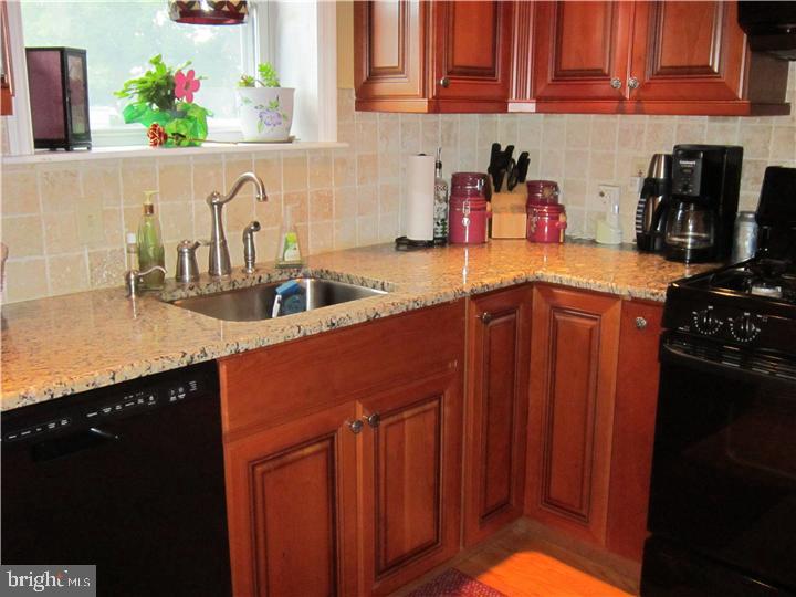 18 Barbara Drive Springfield, PA 19064 - Photo 4 of 19 Kitchen