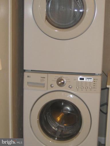 2403 Glade Bank Way Reston, VA 20191 - Photo 18 of 28 Laundry Area 1