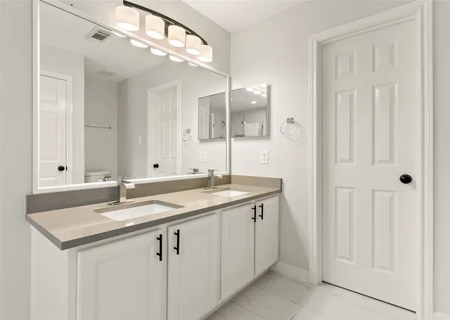 $2,300 | 10 Scenic Brook Court, The Woodlands, TX 77382