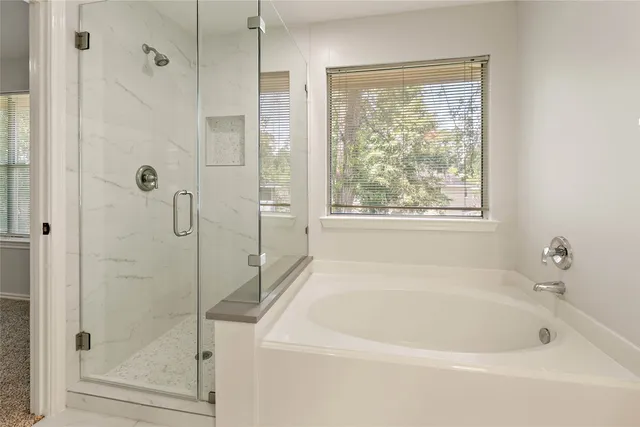 $2,300 | 10 Scenic Brook Court, The Woodlands, TX 77382