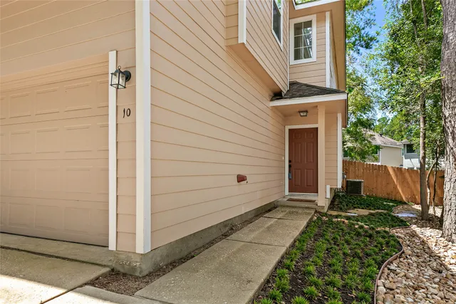 $2,300 | 10 Scenic Brook Court, The Woodlands, TX 77382