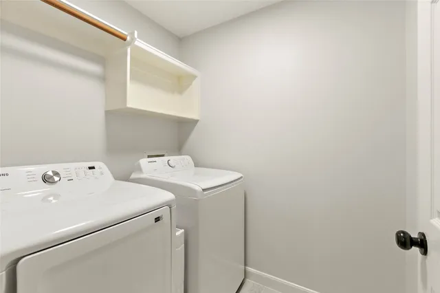 $2,300 | 10 Scenic Brook Court, The Woodlands, TX 77382