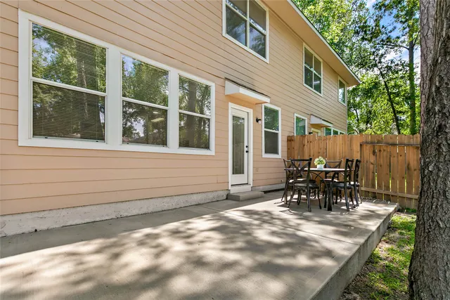 $2,300 | 10 Scenic Brook Court, The Woodlands, TX 77382