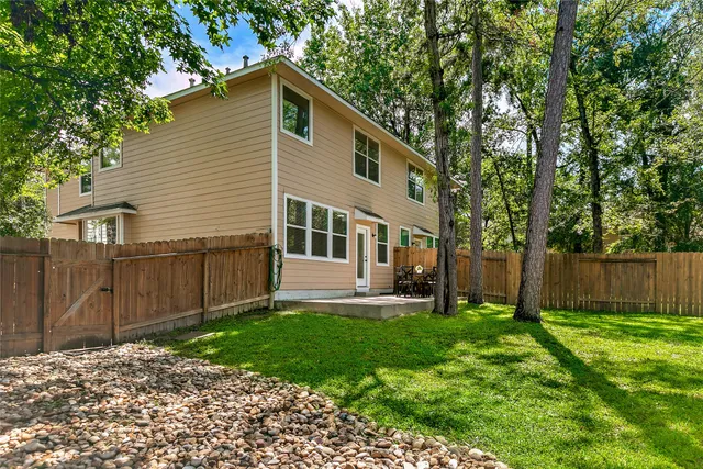 $2,300 | 10 Scenic Brook Court, The Woodlands, TX 77382