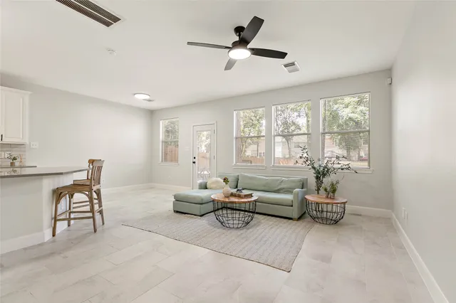 $2,300 | 10 Scenic Brook Court, The Woodlands, TX 77382