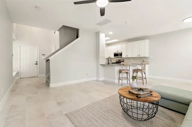 $2,300 | 10 Scenic Brook Court, The Woodlands, TX 77382