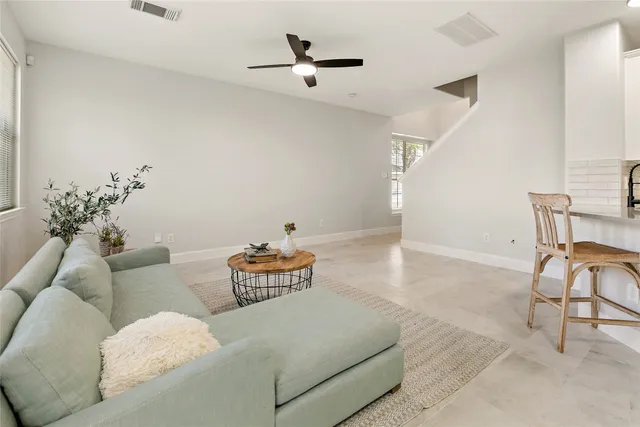 $2,300 | 10 Scenic Brook Court, The Woodlands, TX 77382