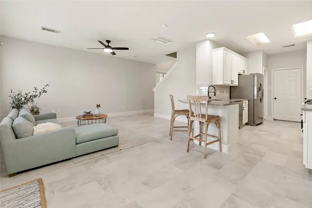 $2,300 | 10 Scenic Brook Court, The Woodlands, TX 77382