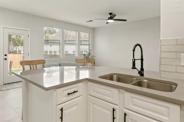 $2,300 | 10 Scenic Brook Court, The Woodlands, TX 77382