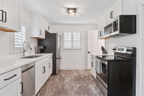 $745,000 | 129 Chicago Avenue North, Wayzata, MN 55391