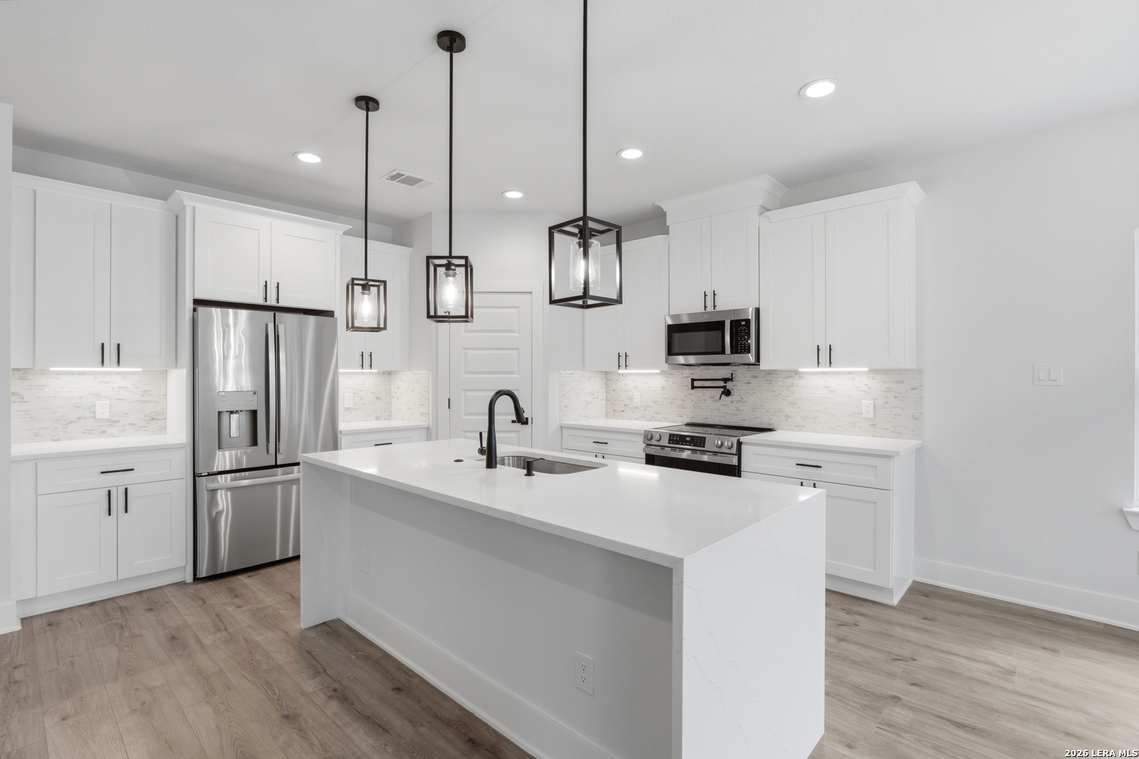 1418 Cedar Grove Trail Spring Branch, TX 78070 - Photo 2 of 37