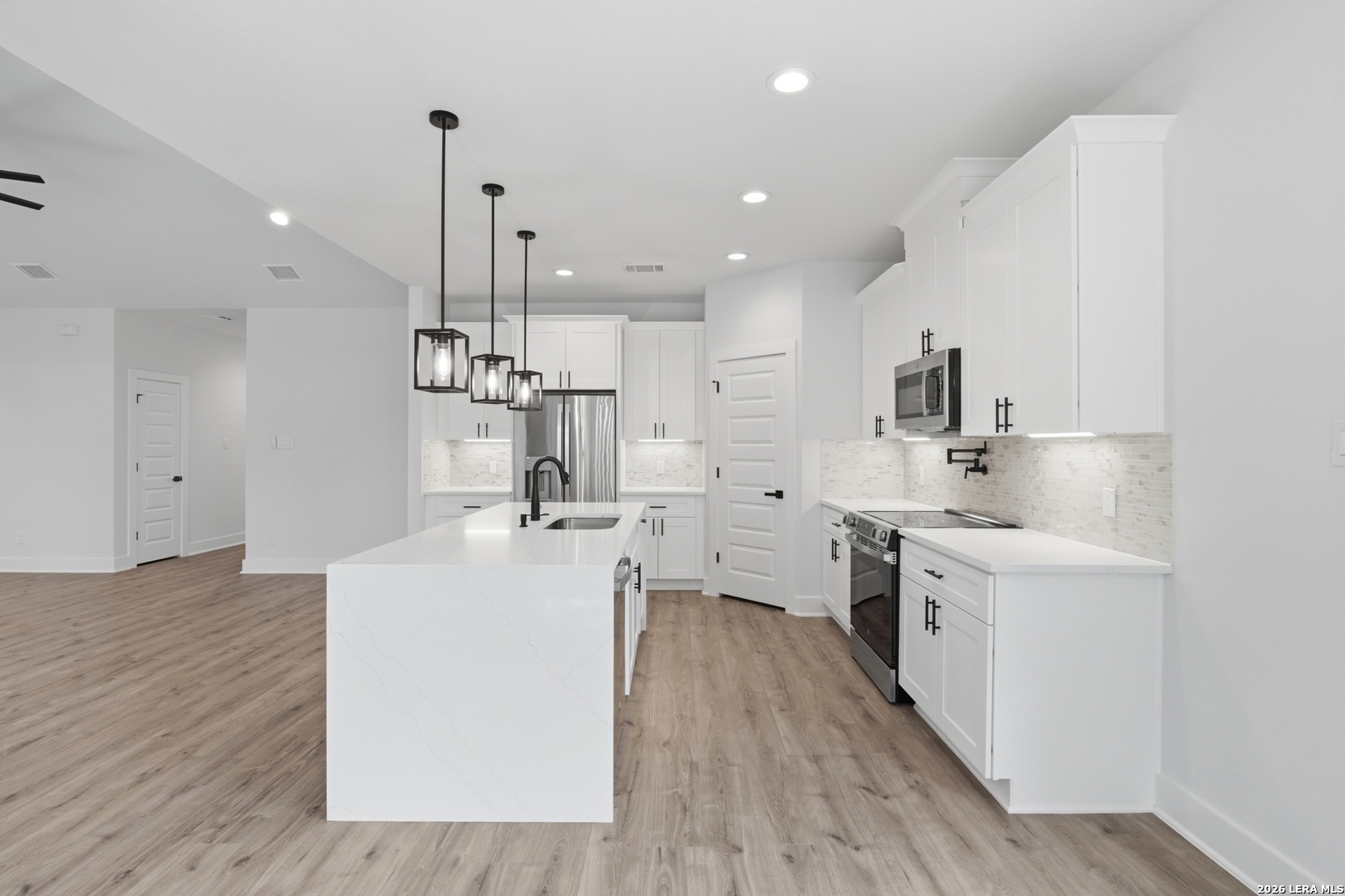 1418 Cedar Grove Trail Spring Branch, TX 78070 - Photo 5 of 37