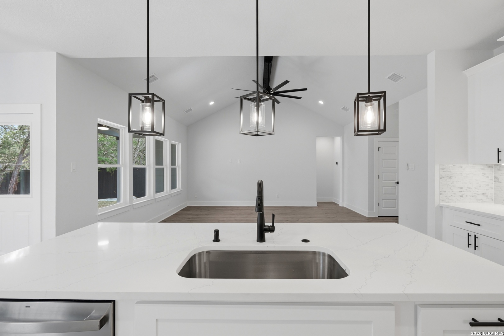 1418 Cedar Grove Trail Spring Branch, TX 78070 - Photo 8 of 37