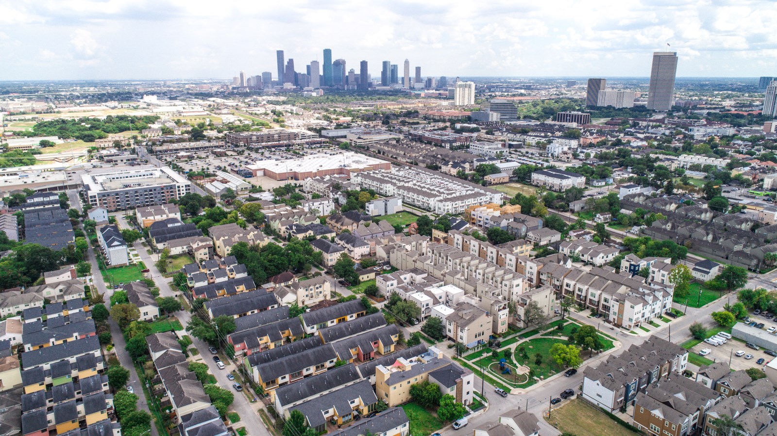 4331 Marina Street, Unit B Houston, TX 77007 - Photo 26 of 37 an aerial view of a city