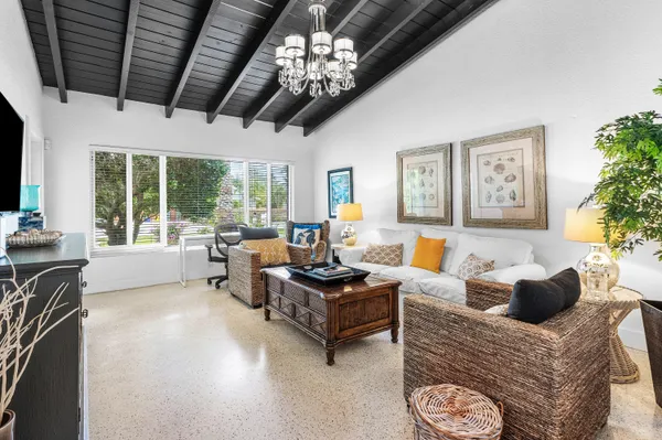 $7,000 | 342 Northeast 7th Avenue, Delray Beach, FL 33483