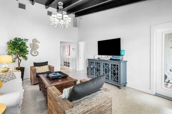 $7,000 | 342 Northeast 7th Avenue, Delray Beach, FL 33483