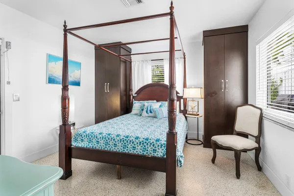 $7,000 | 342 Northeast 7th Avenue, Delray Beach, FL 33483